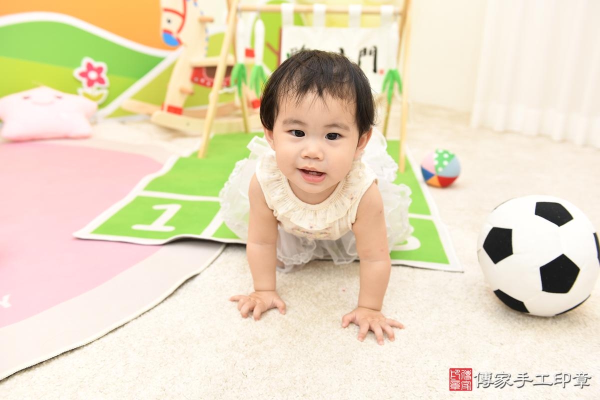 傳家手工印章高雄店、抓周、度晬、中國風會場、抓周道具物品、抓周證書、滿周歲、玥玥寶寶、台南市、拍照、生日快樂