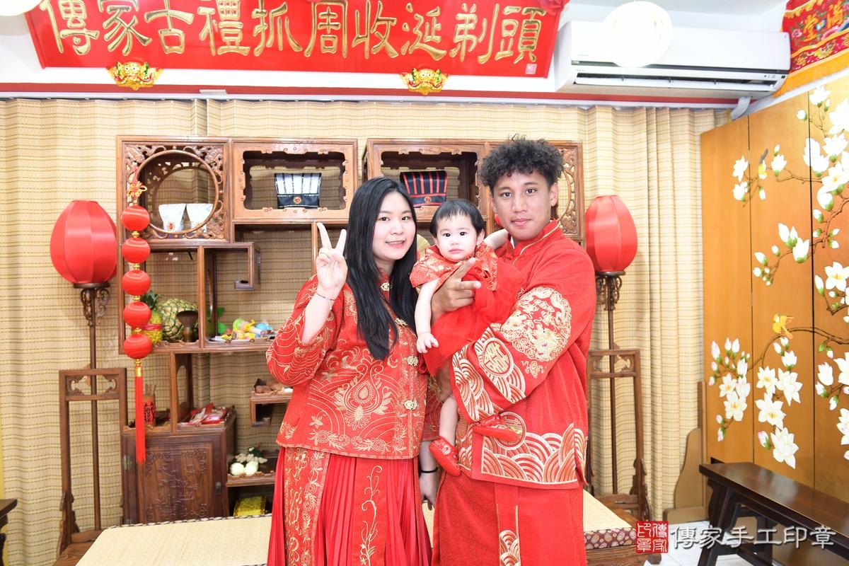 傳家手工印章高雄店、抓周、度晬、中國風會場、抓周道具物品、抓周證書、滿周歲、玥玥寶寶、台南市、拍照、生日快樂