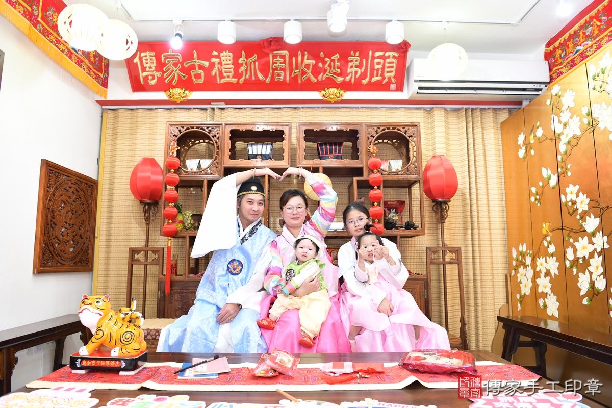 傳家手工印章高雄店、美式抓周、抓周道具、未來職業、滿周歲、小希寶寶、台南市、拍照、生日快樂 傳家手工印章高雄店、美式抓周、抓周道具、未來職業、滿周歲、小希寶寶、台南市、拍照、生日快樂