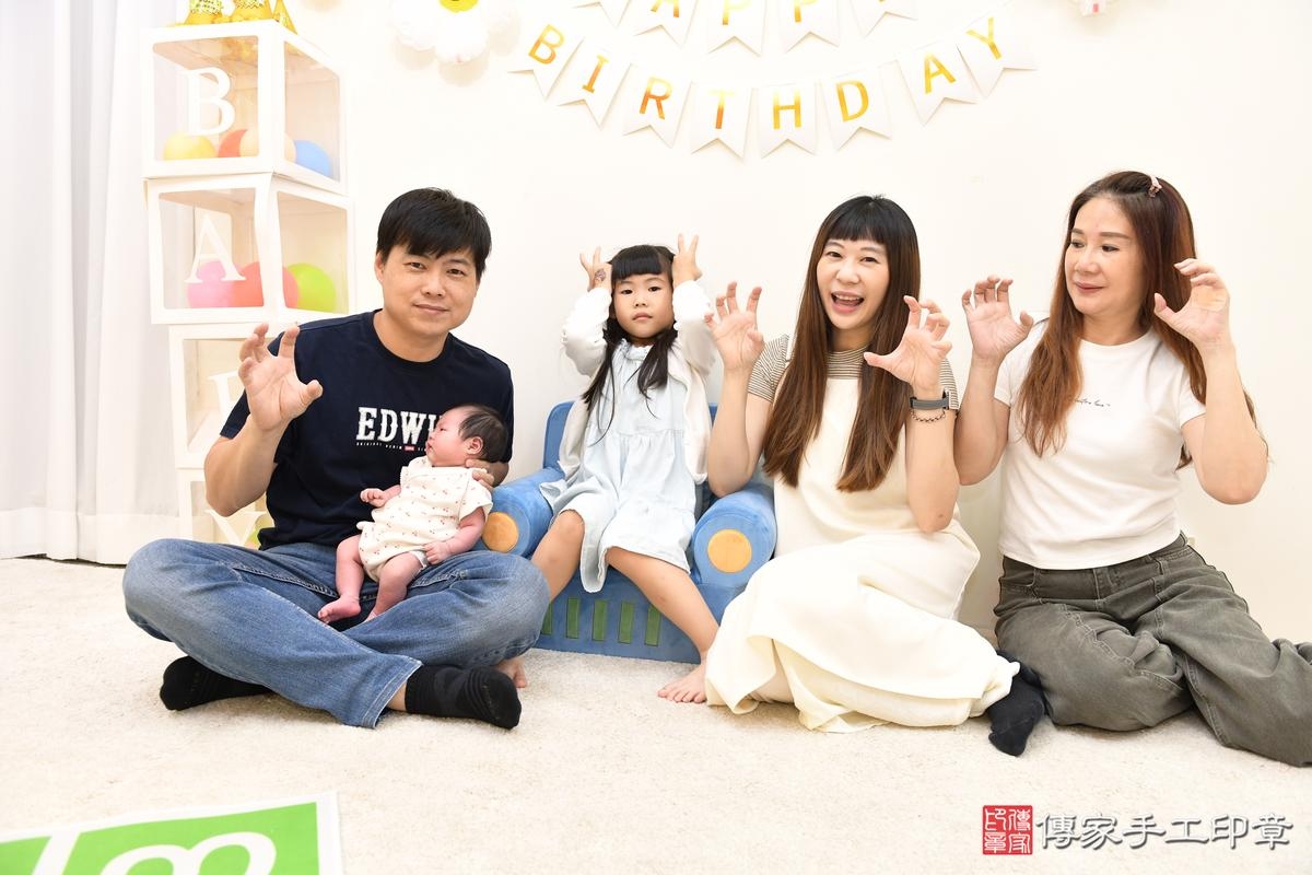 傳家手工印章高雄店、剃頭、滿月、剃胎毛、剃頭十禮、妤妤寶寶、高雄市、拍照、生日快樂