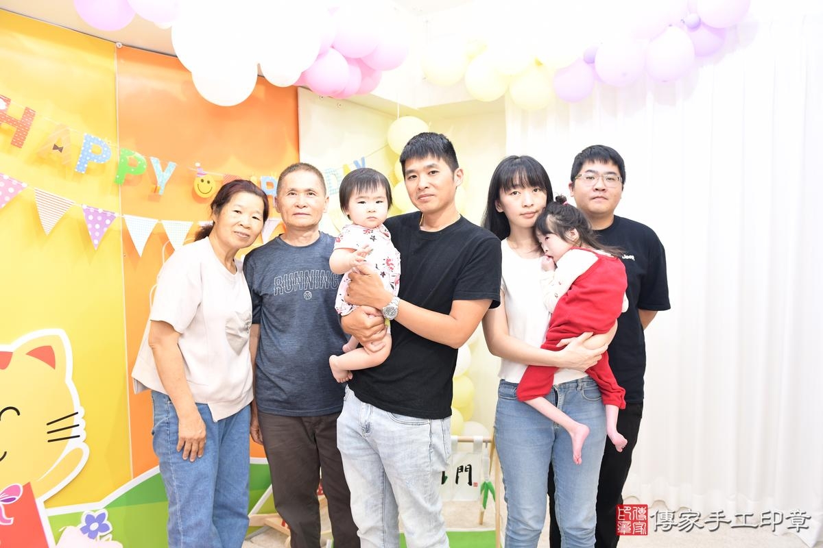 傳家手工印章高雄店、美式抓周、抓周道具、未來職業、滿周歲、頤頤寶寶、台南市、拍照、生日快樂 傳家手工印章高雄店、美式抓周、抓周道具、未來職業、滿周歲、頤頤寶寶、台南市、拍照、生日快樂