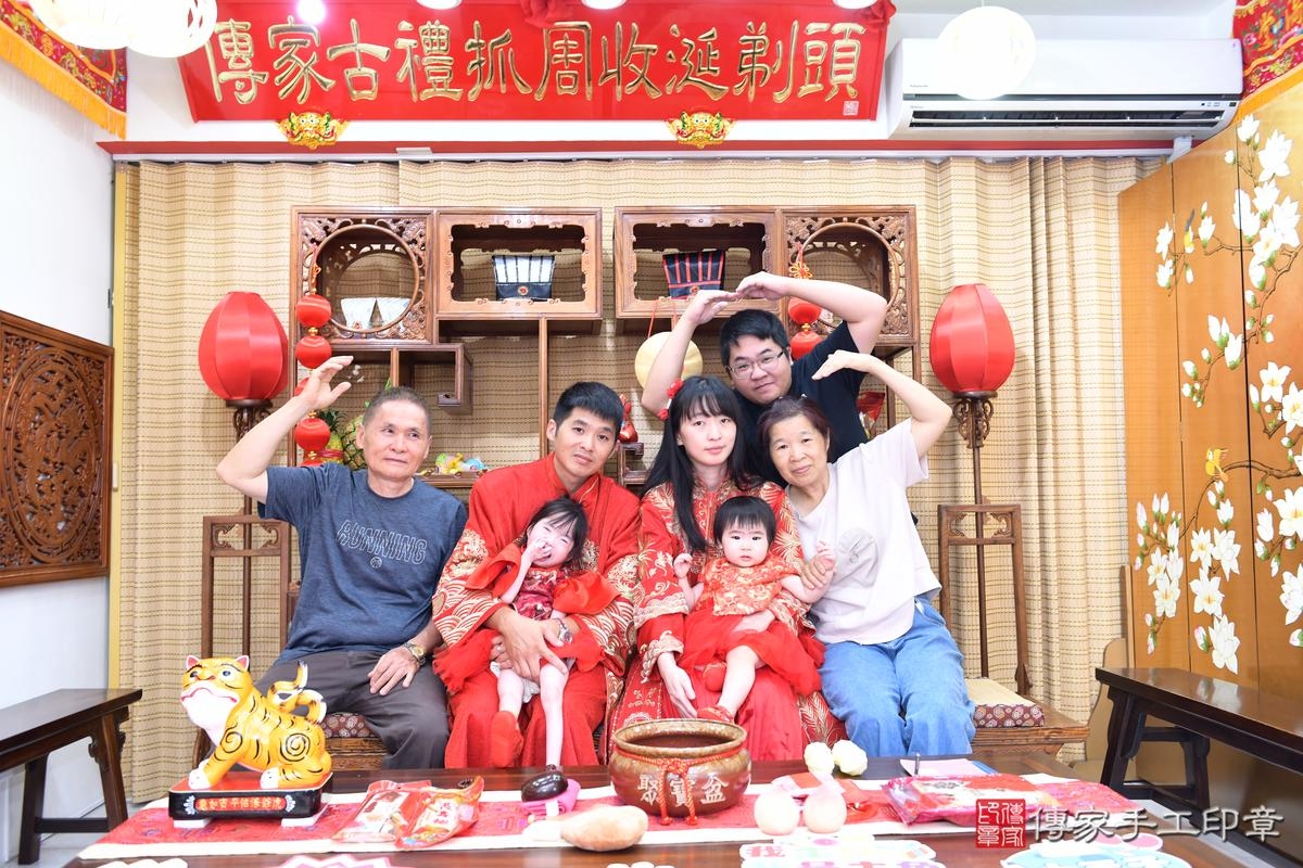 傳家手工印章高雄店、美式抓周、抓周道具、未來職業、滿周歲、頤頤寶寶、台南市、拍照、生日快樂 傳家手工印章高雄店、美式抓周、抓周道具、未來職業、滿周歲、頤頤寶寶、台南市、拍照、生日快樂