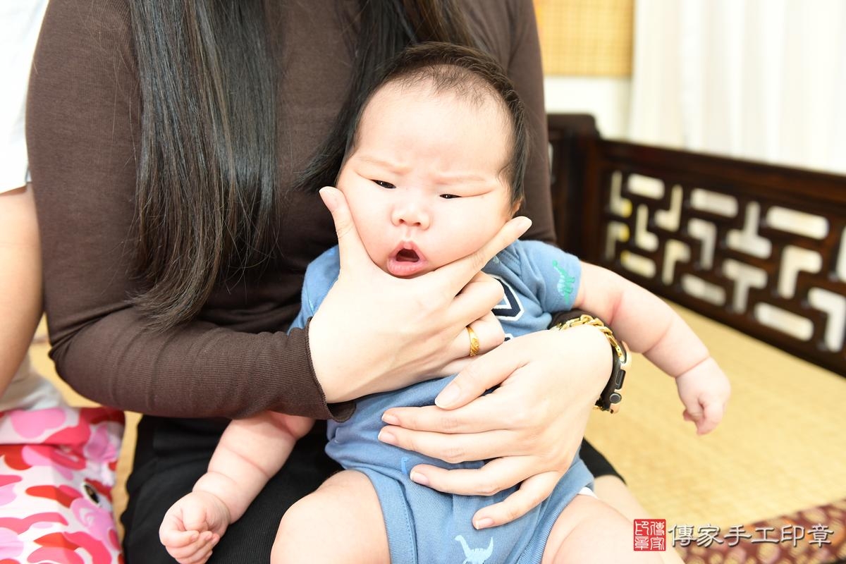 傳家手工印章高雄店、剃頭、滿月、剃胎毛、剃頭十禮、庭庭寶寶、高雄市、拍照、生日快樂