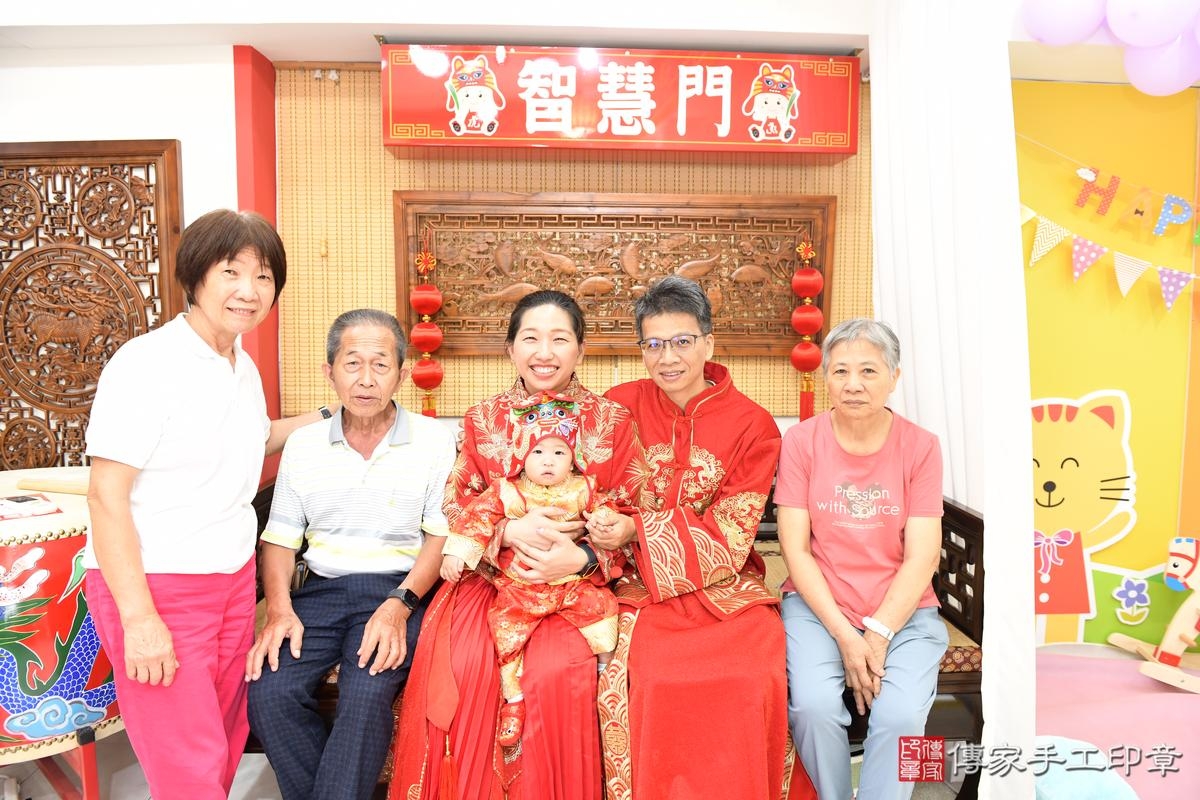 傳家手工印章高雄店、抓周、度晬、中國風會場、抓周道具物品、抓周證書、滿周歲、小宇寶寶、台南市、拍照、生日快樂