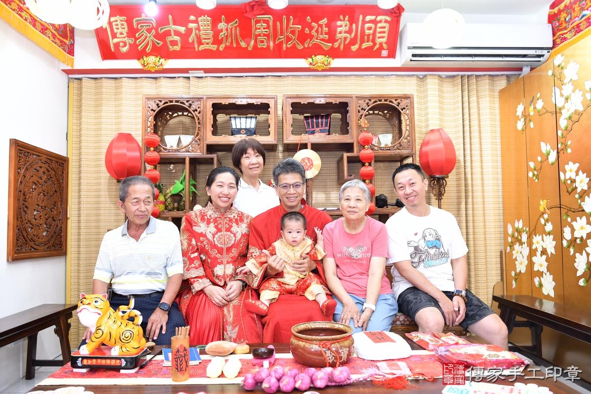 傳家手工印章高雄店、抓周、度晬、中國風會場、抓周道具物品、抓周證書、滿周歲、小宇寶寶、台南市、拍照、生日快樂