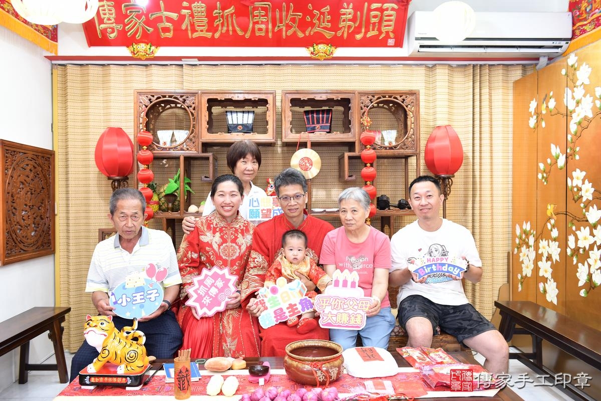 傳家手工印章高雄店、抓周、度晬、中國風會場、抓周道具物品、抓周證書、滿周歲、小宇寶寶、台南市、拍照、生日快樂
