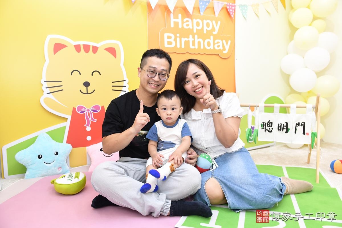 傳家手工印章高雄店、美式抓周、抓周道具、未來職業、滿周歲、廷廷寶寶、台南市、拍照、生日快樂 傳家手工印章高雄店、美式抓周、抓周道具、未來職業、滿周歲、廷廷寶寶、台南市、拍照、生日快樂
