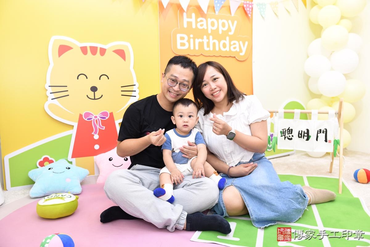 傳家手工印章高雄店、美式抓周、抓周道具、未來職業、滿周歲、廷廷寶寶、台南市、拍照、生日快樂 傳家手工印章高雄店、美式抓周、抓周道具、未來職業、滿周歲、廷廷寶寶、台南市、拍照、生日快樂