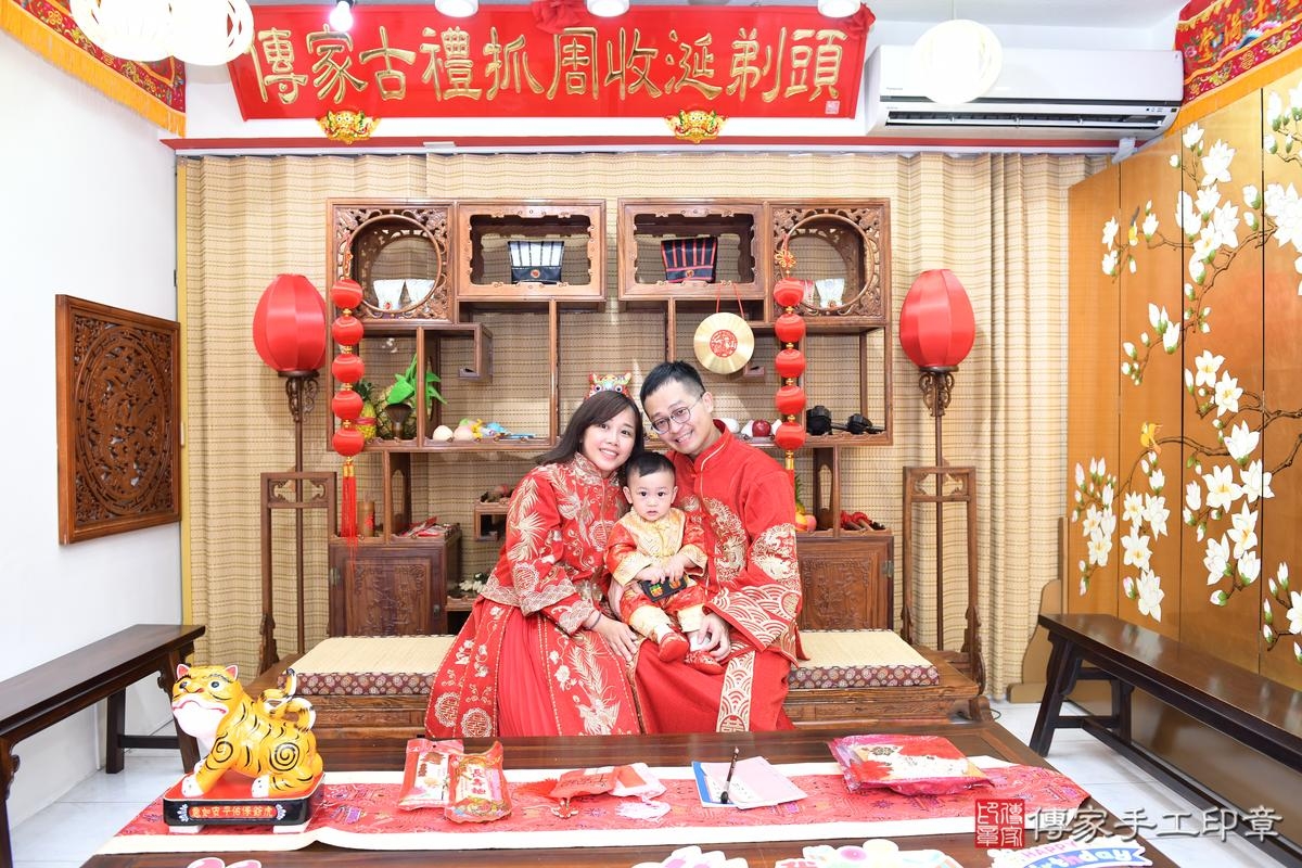 傳家手工印章高雄店、美式抓周、抓周道具、未來職業、滿周歲、廷廷寶寶、台南市、拍照、生日快樂 傳家手工印章高雄店、美式抓周、抓周道具、未來職業、滿周歲、廷廷寶寶、台南市、拍照、生日快樂