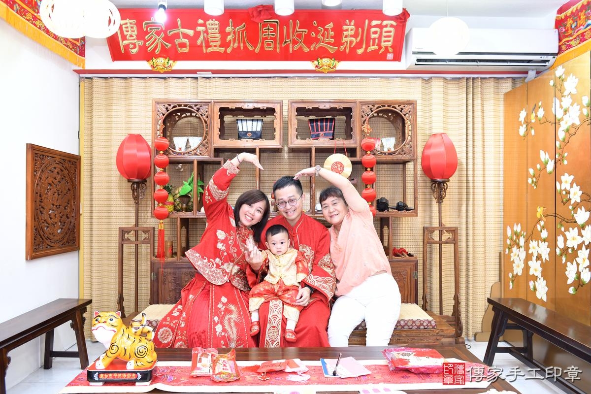 傳家手工印章高雄店、美式抓周、抓周道具、未來職業、滿周歲、廷廷寶寶、台南市、拍照、生日快樂 傳家手工印章高雄店、美式抓周、抓周道具、未來職業、滿周歲、廷廷寶寶、台南市、拍照、生日快樂