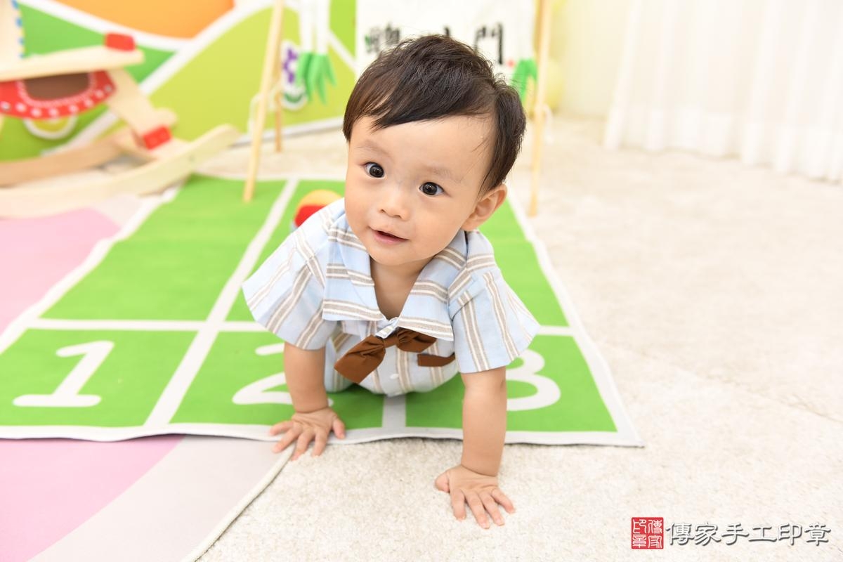 傳家手工印章高雄店、美式抓周、抓周道具、未來職業、滿周歲、小宇寶寶、台南市、拍照、生日快樂 傳家手工印章高雄店、美式抓周、抓周道具、未來職業、滿周歲、小宇寶寶、台南市、拍照、生日快樂