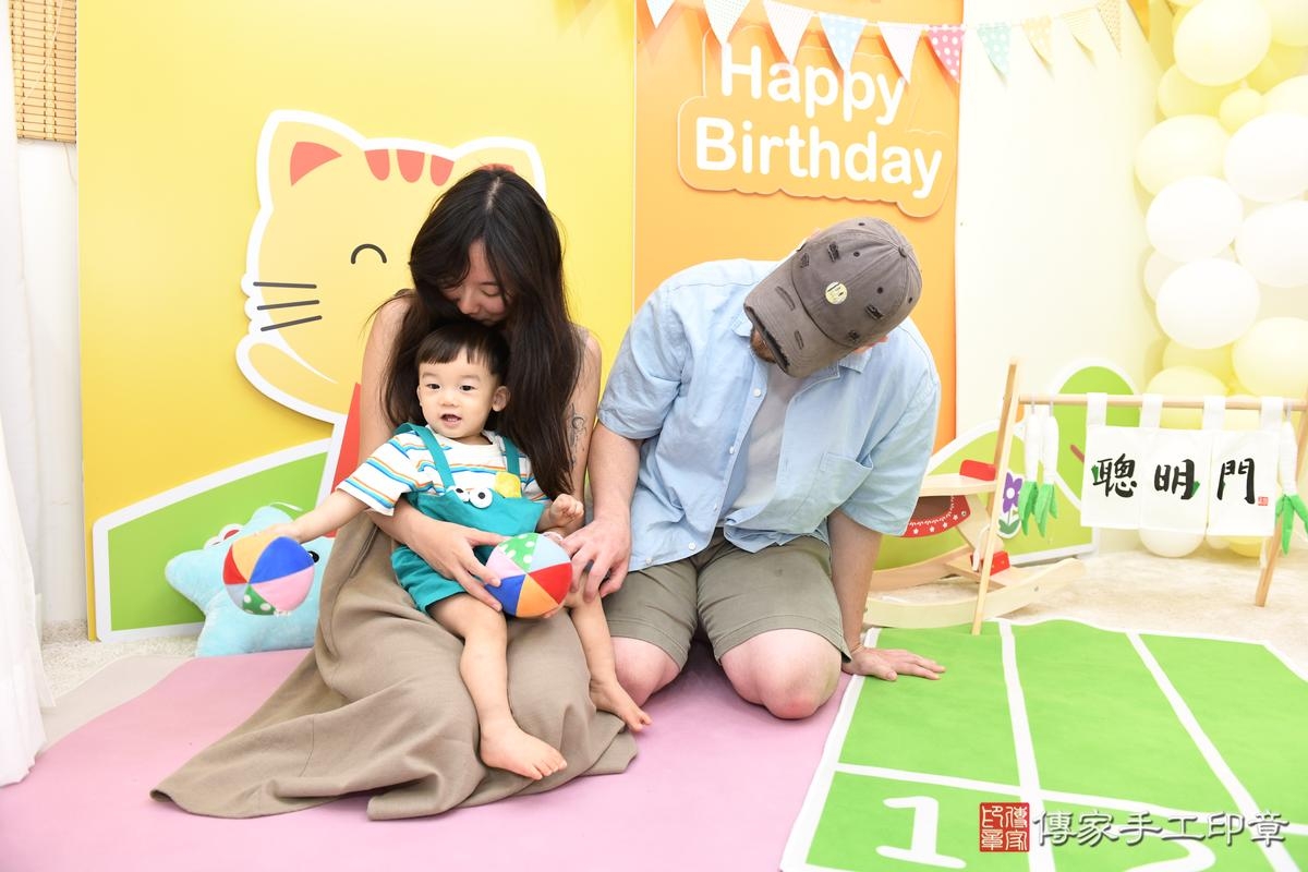 傳家手工印章高雄店、美式抓周、抓周道具、未來職業、滿周歲、小瑞寶寶、台南市、拍照、生日快樂 傳家手工印章高雄店、美式抓周、抓周道具、未來職業、滿周歲、小瑞寶寶、台南市、拍照、生日快樂