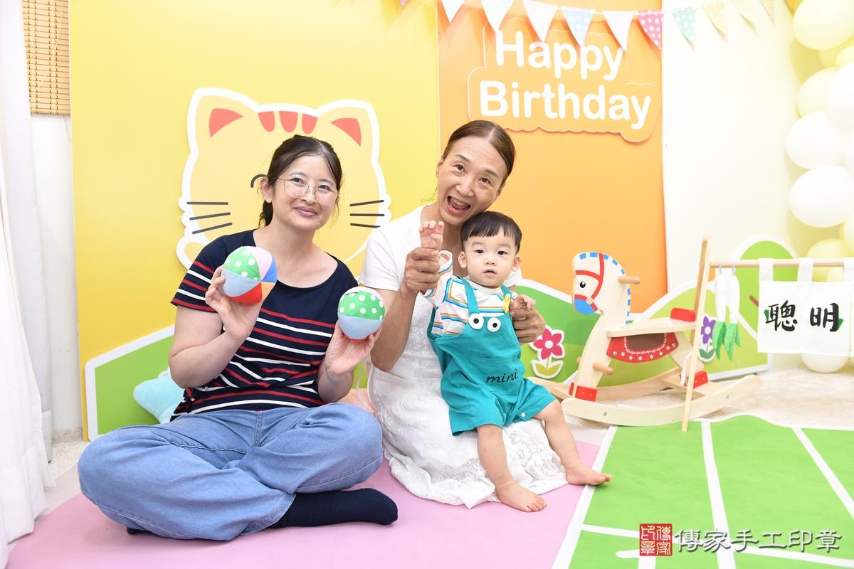 傳家手工印章高雄店、美式抓周、抓周道具、未來職業、滿周歲、小瑞寶寶、台南市、拍照、生日快樂 傳家手工印章高雄店、美式抓周、抓周道具、未來職業、滿周歲、小瑞寶寶、台南市、拍照、生日快樂