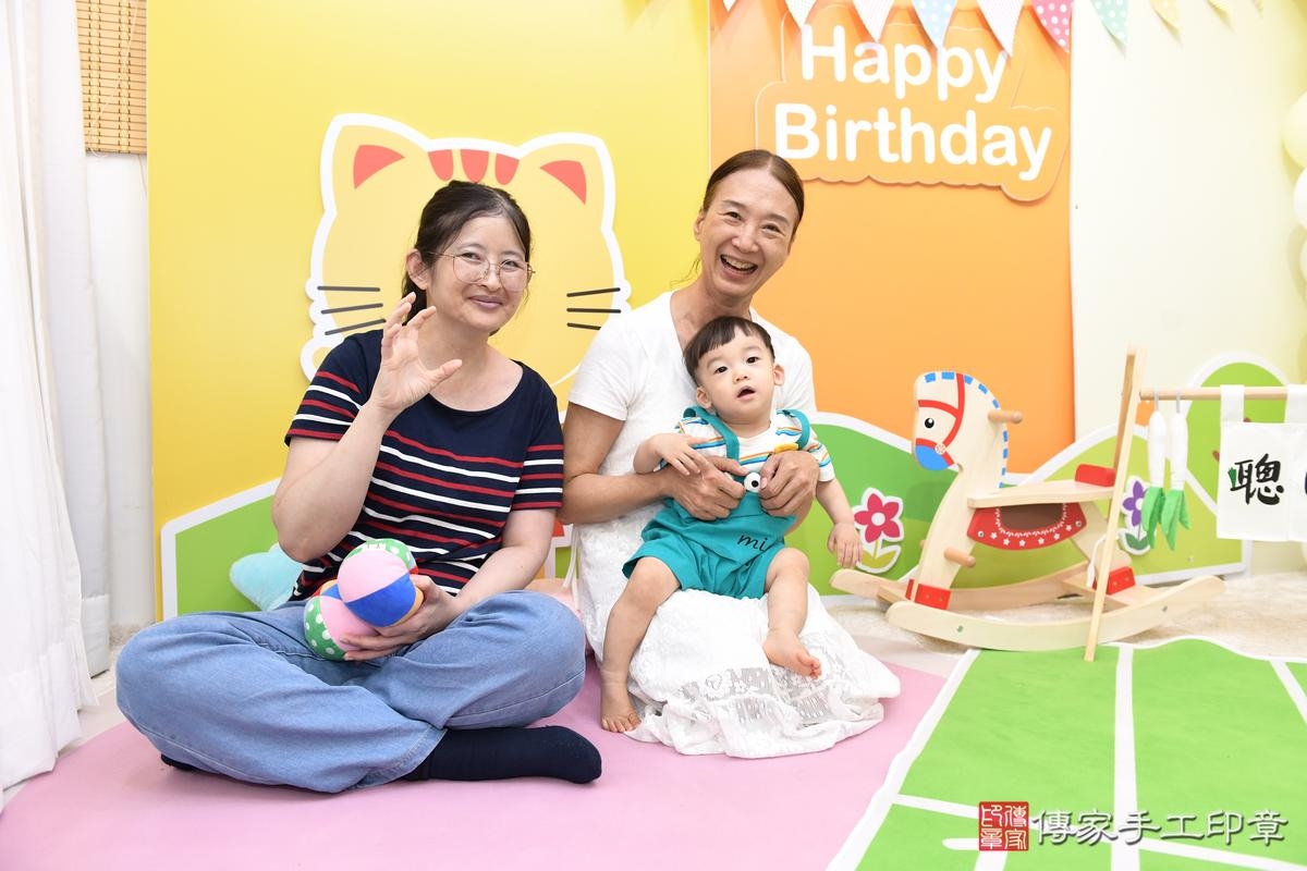 傳家手工印章高雄店、美式抓周、抓周道具、未來職業、滿周歲、小瑞寶寶、台南市、拍照、生日快樂 傳家手工印章高雄店、美式抓周、抓周道具、未來職業、滿周歲、小瑞寶寶、台南市、拍照、生日快樂