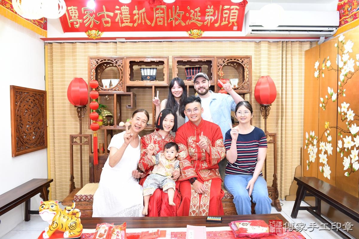 傳家手工印章高雄店、美式抓周、抓周道具、未來職業、滿周歲、小瑞寶寶、台南市、拍照、生日快樂 傳家手工印章高雄店、美式抓周、抓周道具、未來職業、滿周歲、小瑞寶寶、台南市、拍照、生日快樂