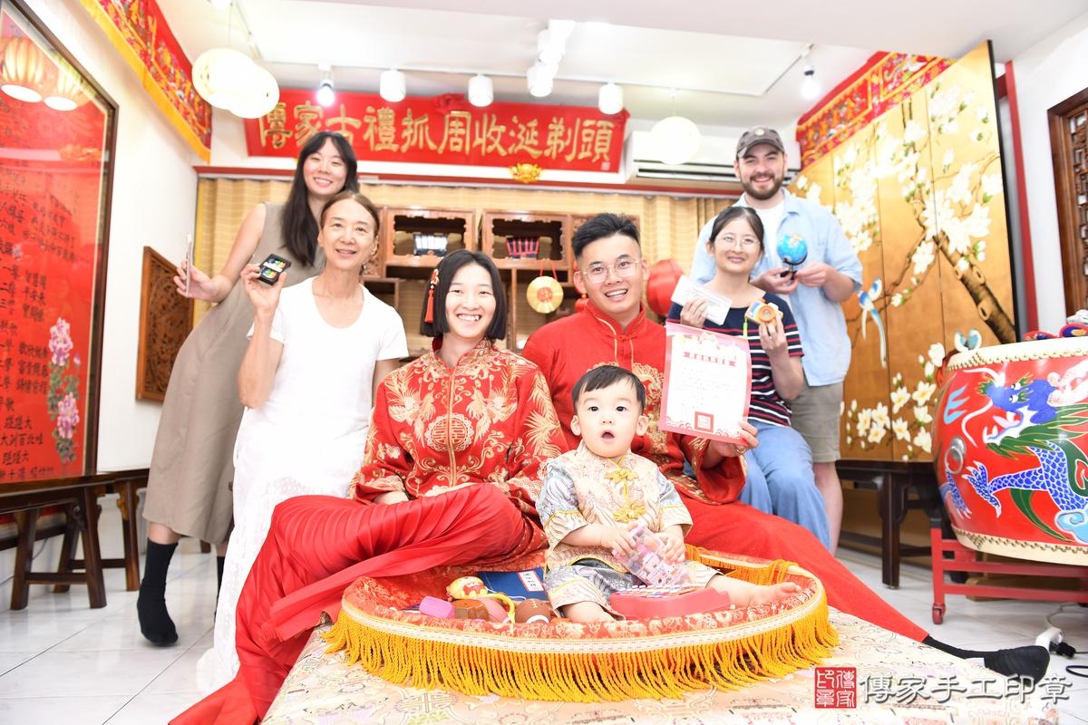 傳家手工印章高雄店、美式抓周、抓周道具、未來職業、滿周歲、小瑞寶寶、台南市、拍照、生日快樂 傳家手工印章高雄店、美式抓周、抓周道具、未來職業、滿周歲、小瑞寶寶、台南市、拍照、生日快樂