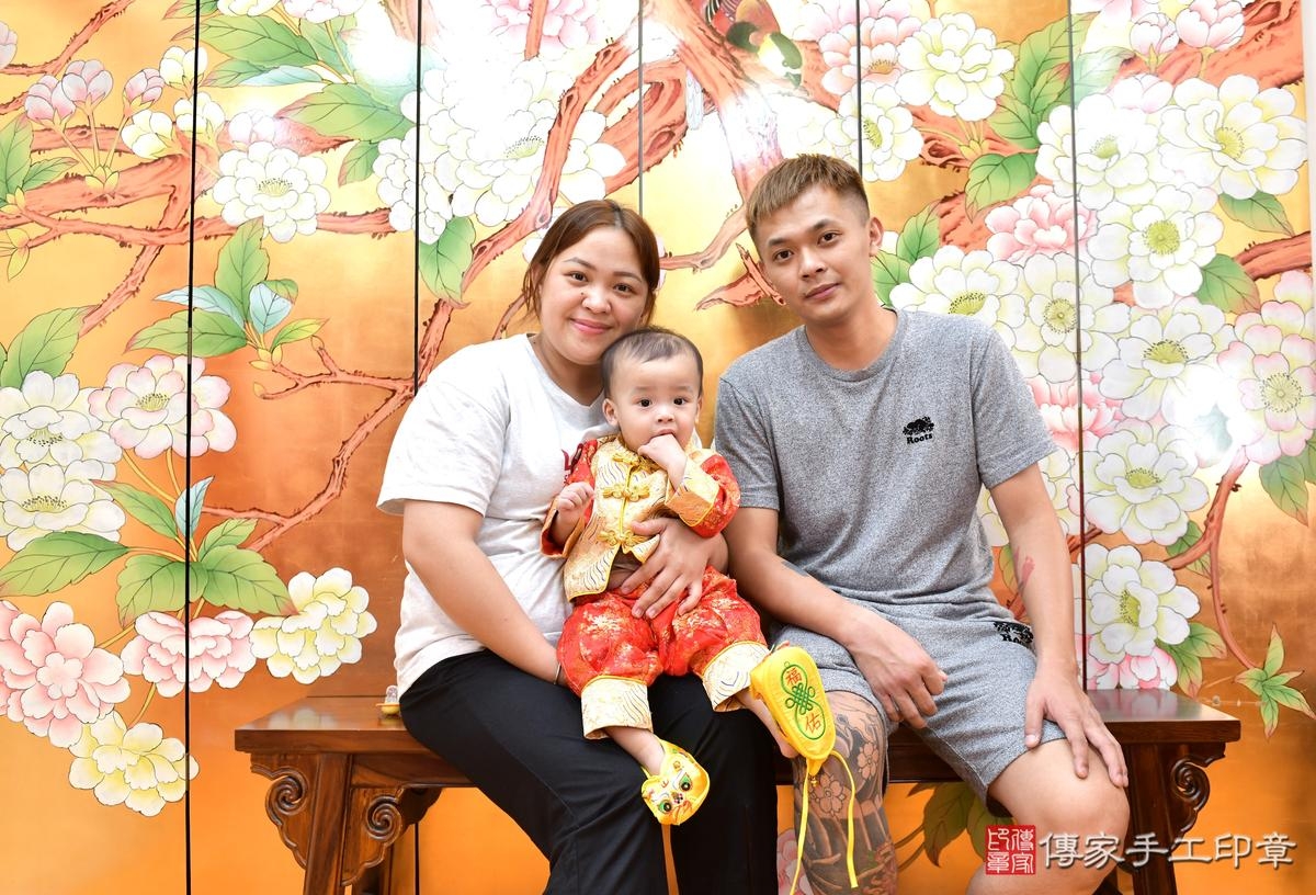 傳家手工印章桃園店、抓周、度晬、中國風會場、抓周道具物品、抓周證書、滿周歲、小宏寶寶、桃園市、拍照、生日快樂