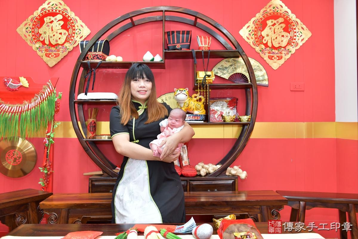 傳家手工印章桃園店、剃頭、滿月、剃胎毛、剃頭十禮、蓁蓁寶寶、桃園市、拍照、生日快樂