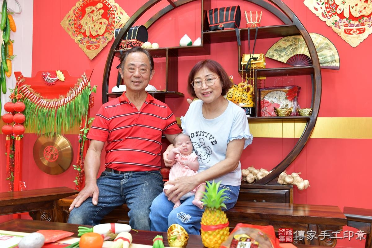 傳家手工印章桃園店、剃頭、滿月、剃胎毛、剃頭十禮、蓁蓁寶寶、桃園市、拍照、生日快樂