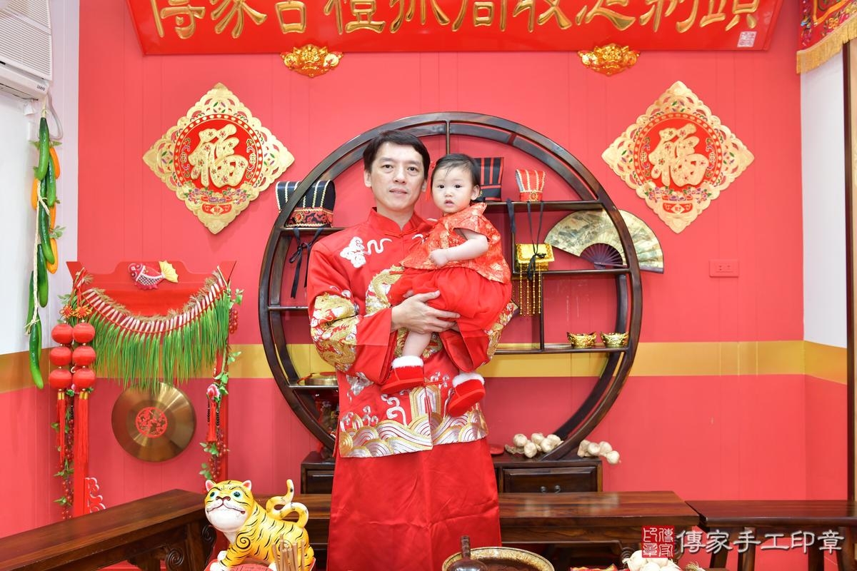 傳家手工印章桃園店、抓周、度晬、中國風會場、抓周道具物品、抓周證書、滿周歲、恩恩寶寶、桃園市、拍照、生日快樂