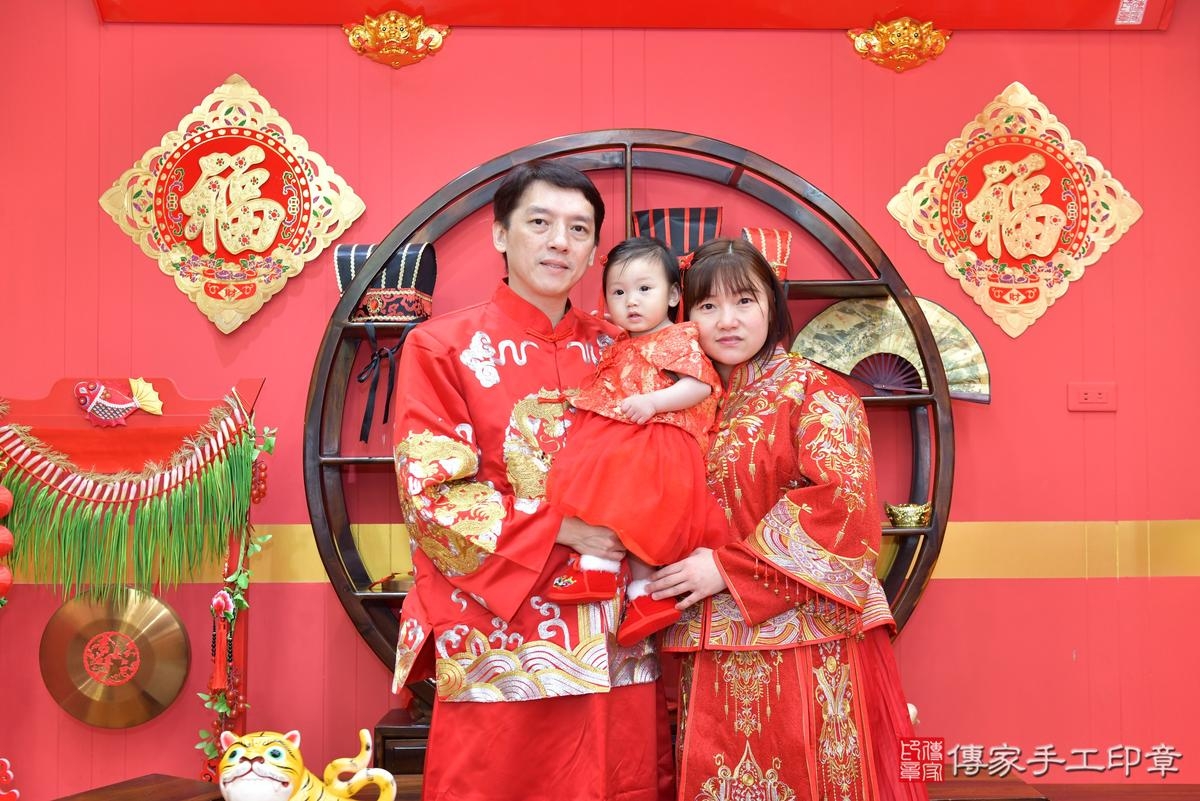 傳家手工印章桃園店、抓周、度晬、中國風會場、抓周道具物品、抓周證書、滿周歲、恩恩寶寶、桃園市、拍照、生日快樂