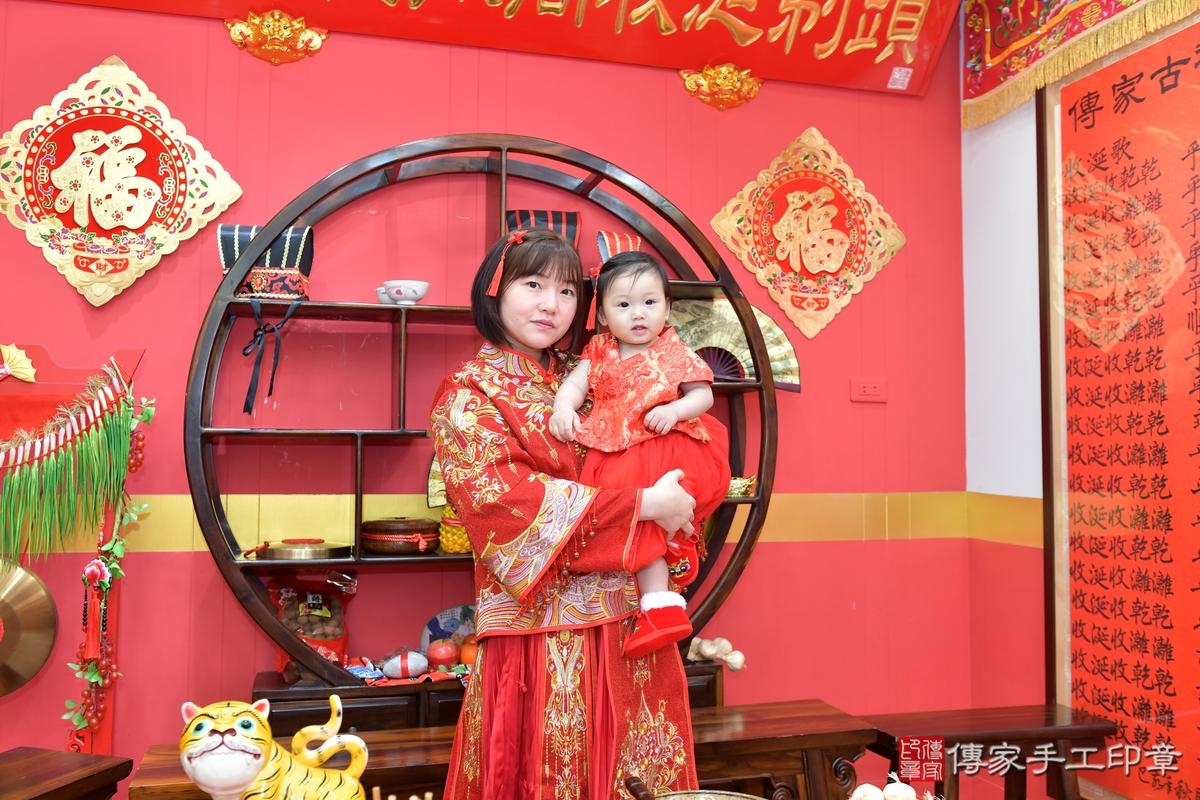 傳家手工印章桃園店、抓周、度晬、中國風會場、抓周道具物品、抓周證書、滿周歲、恩恩寶寶、桃園市、拍照、生日快樂