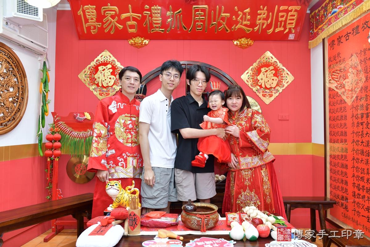 傳家手工印章桃園店、抓周、度晬、中國風會場、抓周道具物品、抓周證書、滿周歲、恩恩寶寶、桃園市、拍照、生日快樂