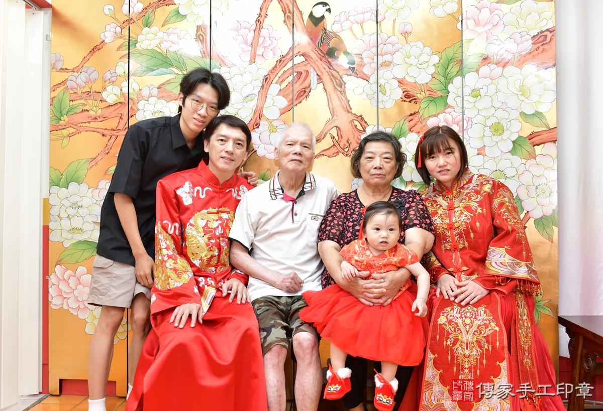 傳家手工印章桃園店、抓周、度晬、中國風會場、抓周道具物品、抓周證書、滿周歲、恩恩寶寶、桃園市、拍照、生日快樂