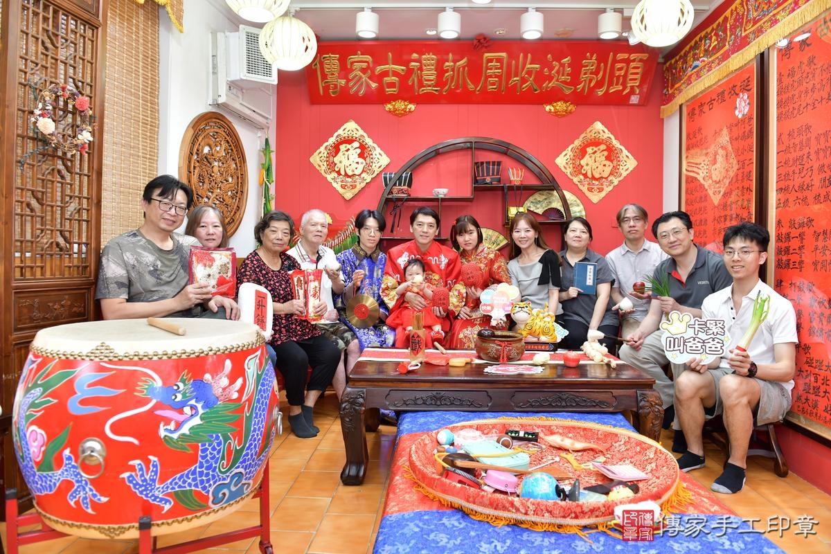 傳家手工印章桃園店、抓周、度晬、中國風會場、抓周道具物品、抓周證書、滿周歲、恩恩寶寶、桃園市、拍照、生日快樂