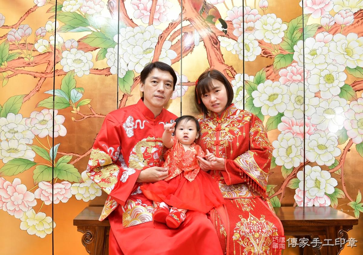 傳家手工印章桃園店、抓周、度晬、中國風會場、抓周道具物品、抓周證書、滿周歲、恩恩寶寶、桃園市、拍照、生日快樂