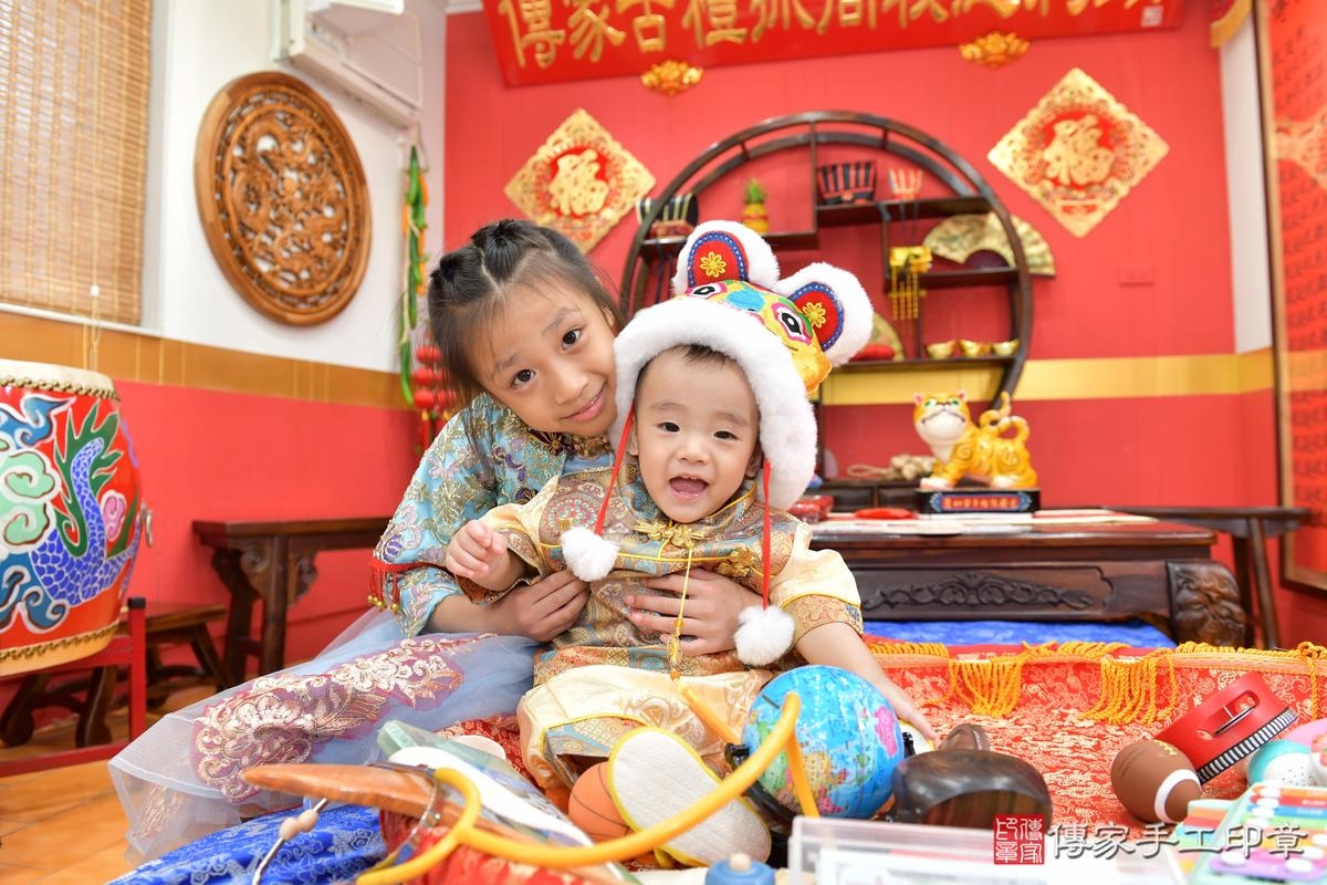 傳家手工印章桃園店、抓周、度晬、中國風會場、抓周道具物品、抓周證書、滿周歲、銓銓寶寶、桃園市、拍照、生日快樂