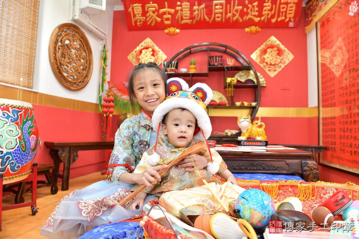 傳家手工印章桃園店、抓周、度晬、中國風會場、抓周道具物品、抓周證書、滿周歲、銓銓寶寶、桃園市、拍照、生日快樂