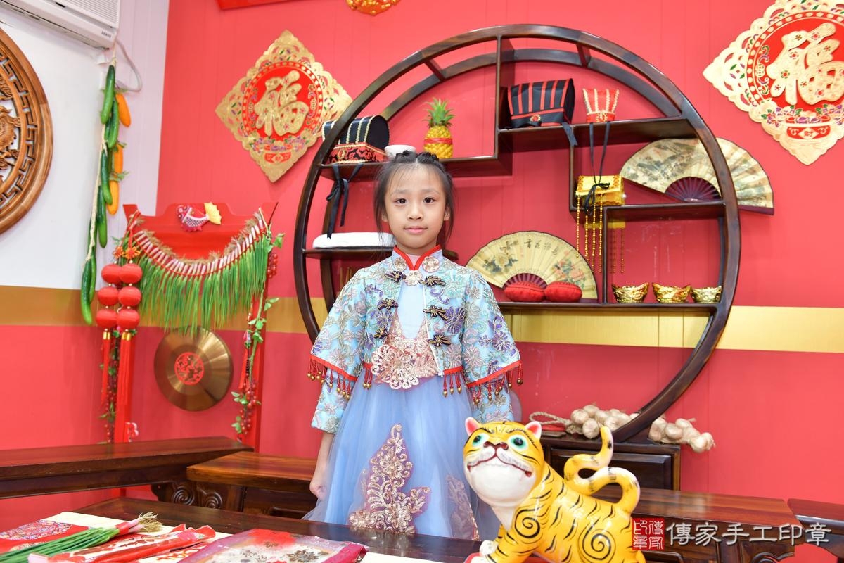 傳家手工印章桃園店、抓周、度晬、中國風會場、抓周道具物品、抓周證書、滿周歲、銓銓寶寶、桃園市、拍照、生日快樂