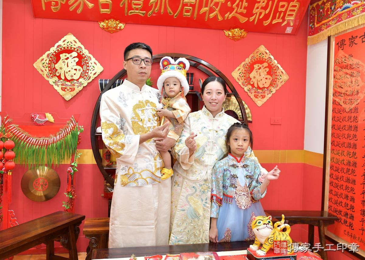 傳家手工印章桃園店、抓周、度晬、中國風會場、抓周道具物品、抓周證書、滿周歲、銓銓寶寶、桃園市、拍照、生日快樂