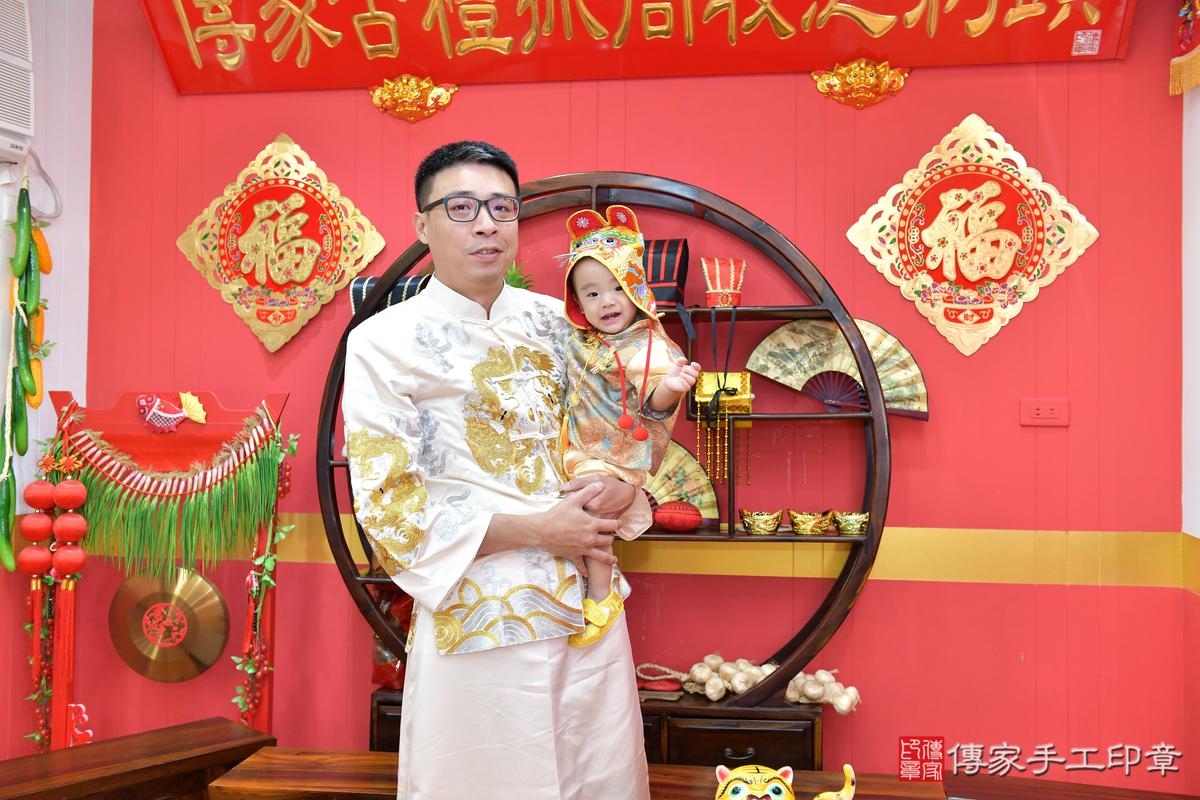 傳家手工印章桃園店、抓周、度晬、中國風會場、抓周道具物品、抓周證書、滿周歲、銓銓寶寶、桃園市、拍照、生日快樂