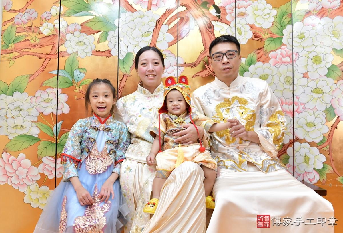 傳家手工印章桃園店、抓周、度晬、中國風會場、抓周道具物品、抓周證書、滿周歲、銓銓寶寶、桃園市、拍照、生日快樂