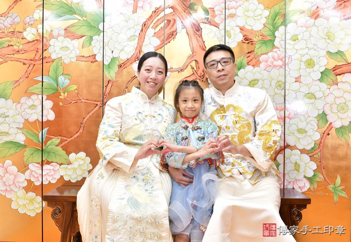 傳家手工印章桃園店、抓周、度晬、中國風會場、抓周道具物品、抓周證書、滿周歲、銓銓寶寶、桃園市、拍照、生日快樂