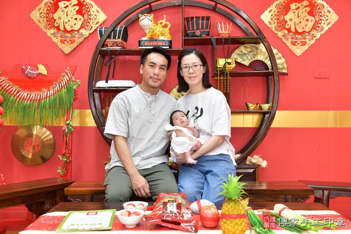 傳家手工印章桃園店、剃頭、滿月、剃胎毛、剃頭十禮、甯甯寶寶、桃園市、拍照、生日快樂