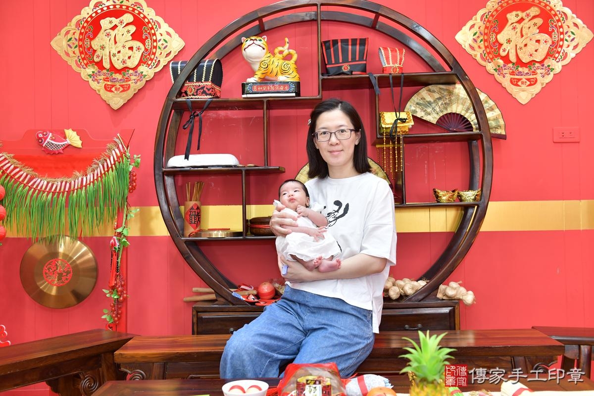 傳家手工印章桃園店、剃頭、滿月、剃胎毛、剃頭十禮、甯甯寶寶、桃園市、拍照、生日快樂