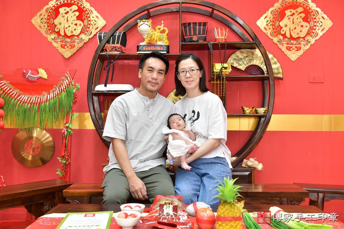 傳家手工印章桃園店、剃頭、滿月、剃胎毛、剃頭十禮、甯甯寶寶、桃園市、拍照、生日快樂