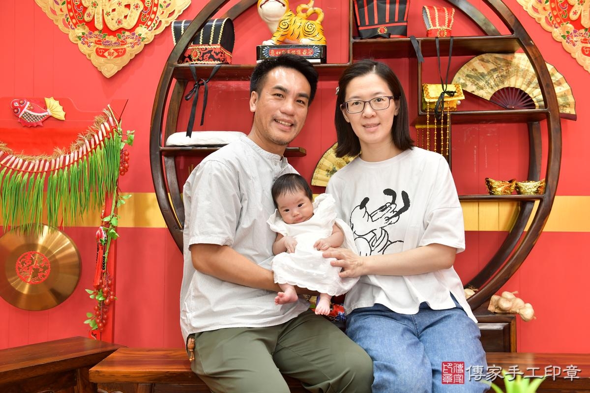 傳家手工印章桃園店、剃頭、滿月、剃胎毛、剃頭十禮、甯甯寶寶、桃園市、拍照、生日快樂