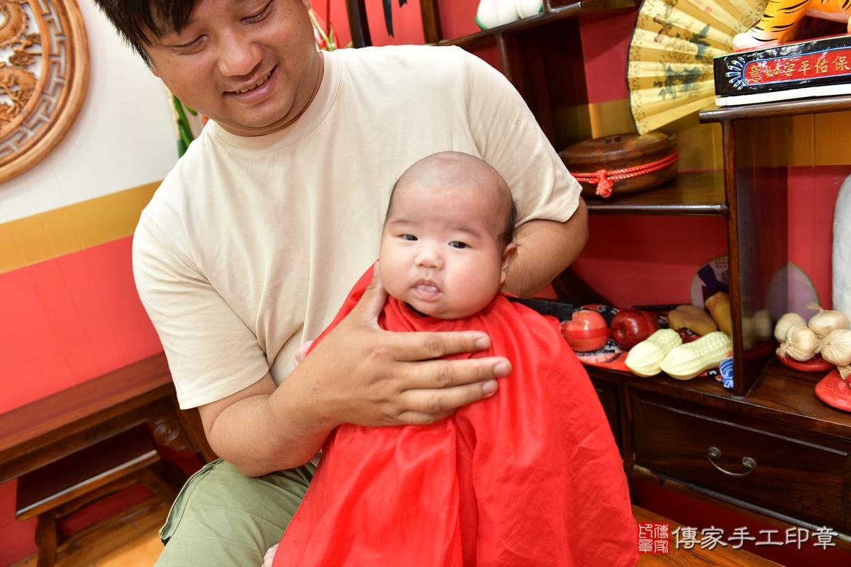 傳家手工印章桃園店、剃頭、滿月、剃胎毛、剃頭十禮、彤彤寶寶、桃園市、拍照、生日快樂