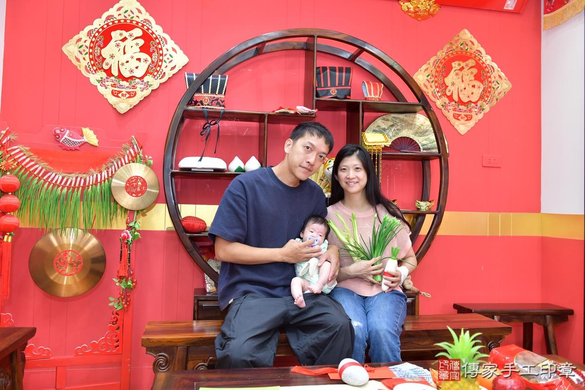 傳家手工印章桃園店、剃頭、滿月、剃胎毛、剃頭十禮、芮芮寶寶、桃園市、拍照、生日快樂