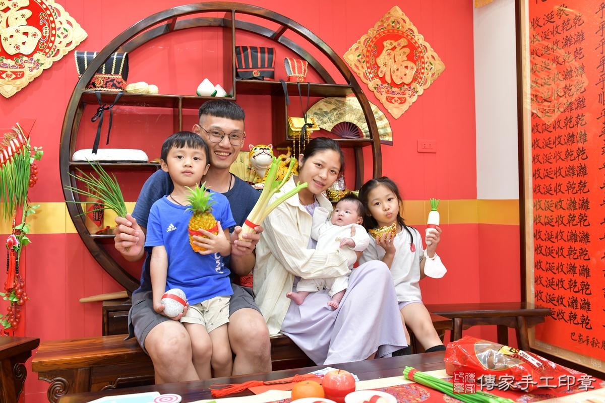 傳家手工印章桃園店、剃頭、滿月、剃胎毛、剃頭十禮、菲菲寶寶、桃園市、拍照、生日快樂 傳家手工印章桃園店、剃頭、滿月、剃胎毛、剃頭十禮、菲菲寶寶、桃園市、拍照、生日快樂