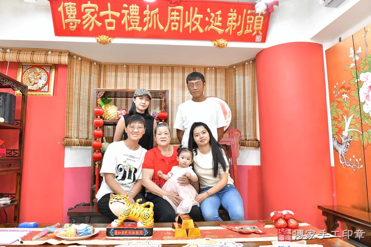 傳家手工印章高雄店、美式抓周、抓周道具、未來職業、滿周歲、恩恩寶寶、高雄市、拍照、生日快樂