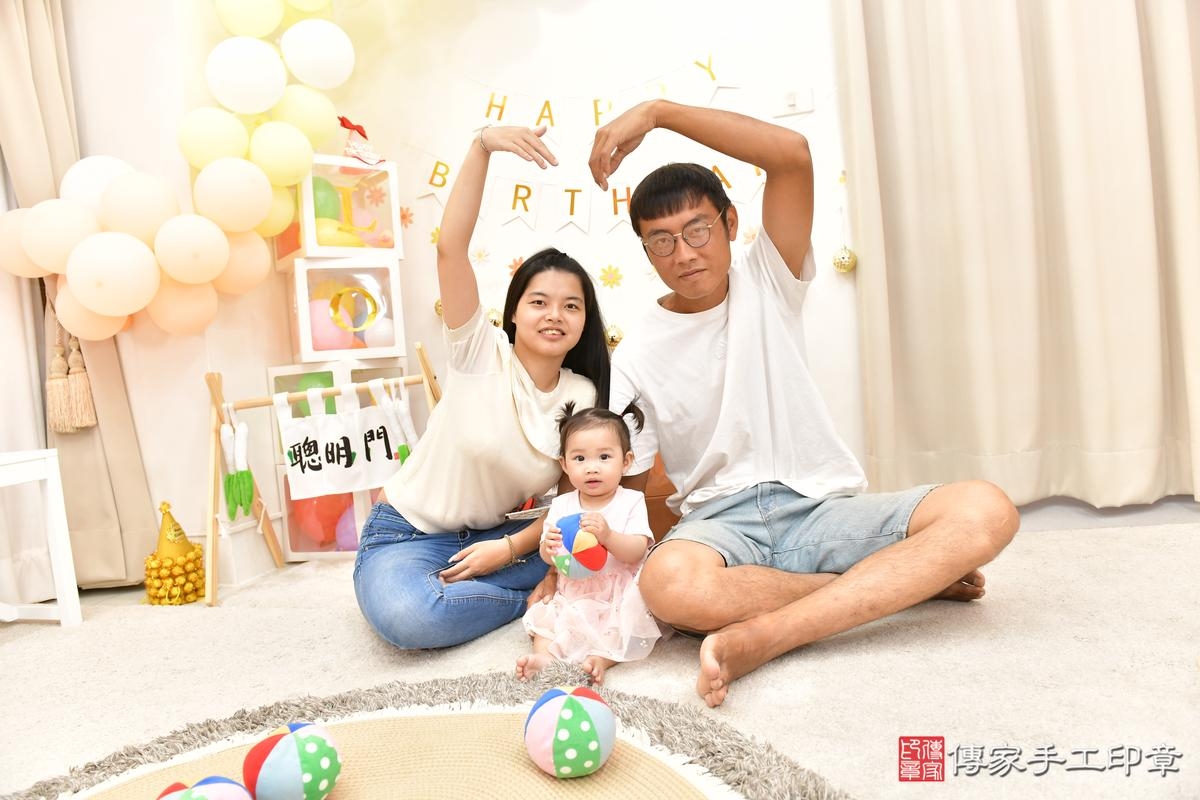 傳家手工印章高雄店、美式抓周、抓周道具、未來職業、滿周歲、恩恩寶寶、高雄市、拍照、生日快樂