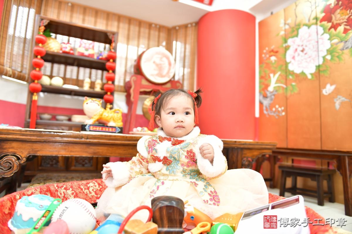 傳家手工印章高雄店、美式抓周、抓周道具、未來職業、滿周歲、恩恩寶寶、高雄市、拍照、生日快樂