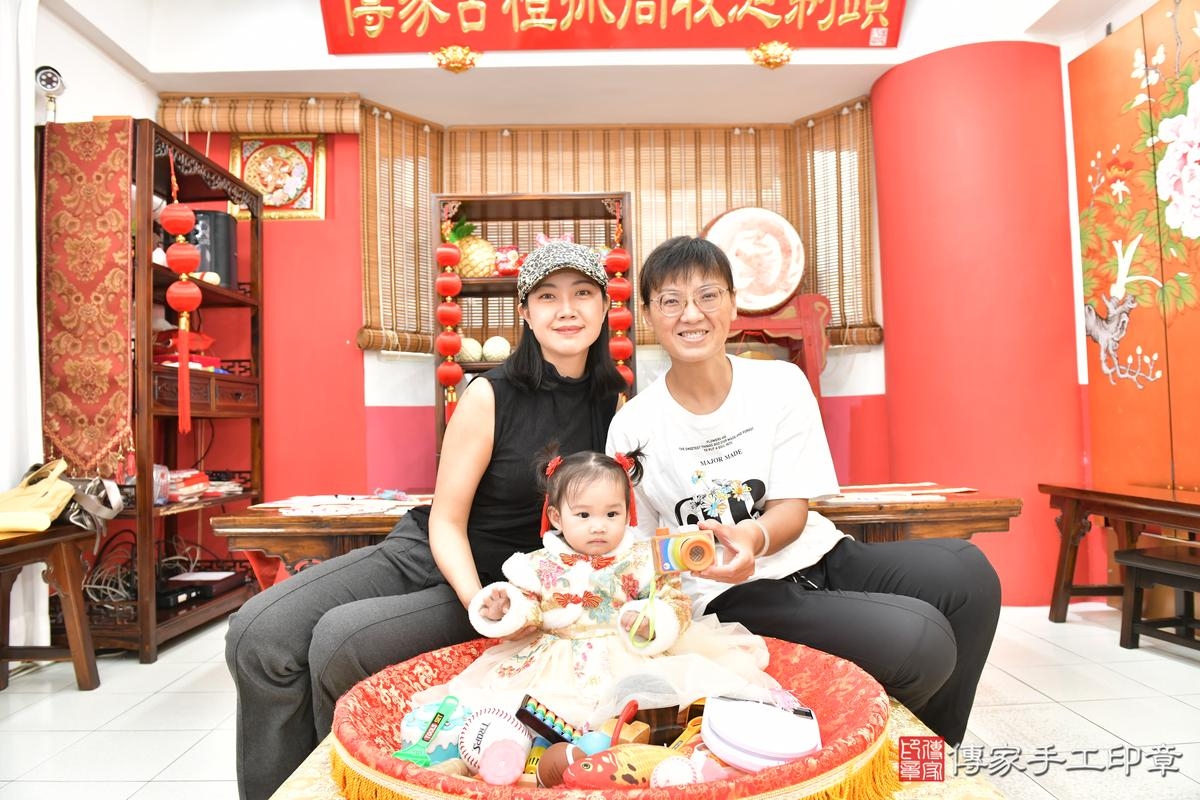 傳家手工印章高雄店、美式抓周、抓周道具、未來職業、滿周歲、恩恩寶寶、高雄市、拍照、生日快樂