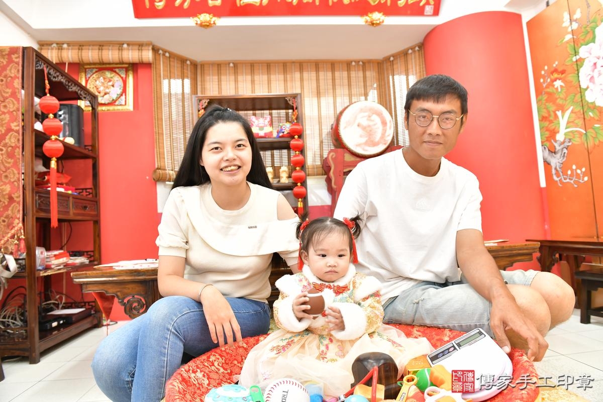 傳家手工印章高雄店、美式抓周、抓周道具、未來職業、滿周歲、恩恩寶寶、高雄市、拍照、生日快樂