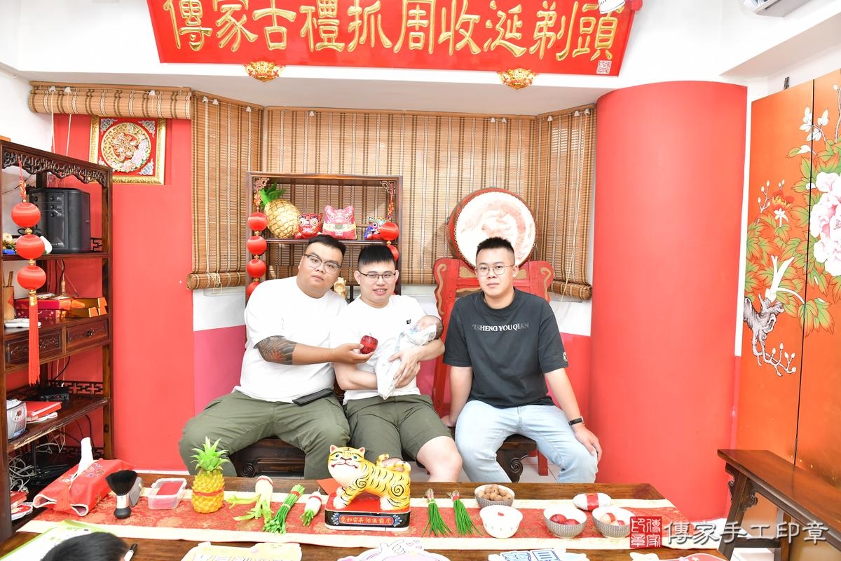 傳家手工印章高雄店、剃頭、滿月、剃胎毛、剃頭十禮、小雨寶寶、高雄市、拍照、生日快樂
